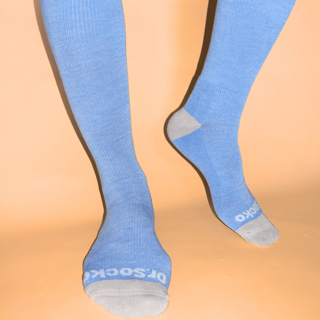 best comfortable compression socks for women blue - standing