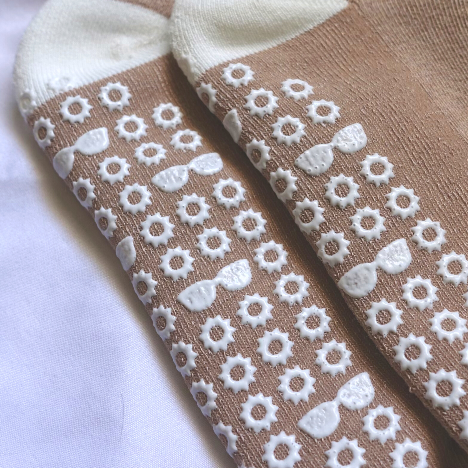 Non slip 2025 hospital socks